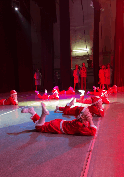 Новогоднее выступление группы 