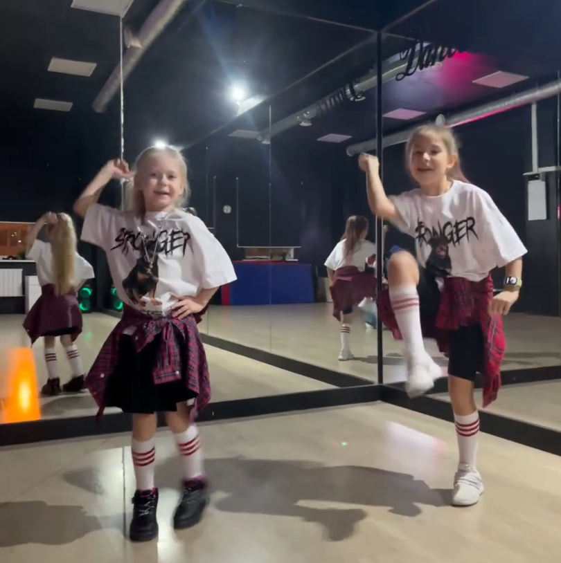 Наши замечательные ученики танцуют в стиле хип-хоп