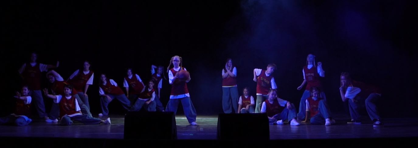 Номер с отчётного концерта. Подростковая команда по хип-хопу