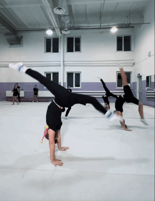 Кусочек с занятий по Худ. гимнастике