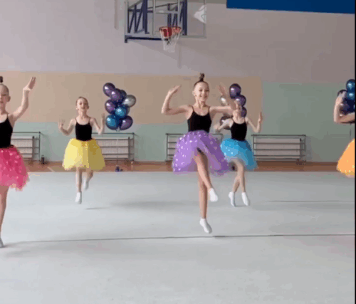 Репетиция номера учениц по Худ.гимнастике