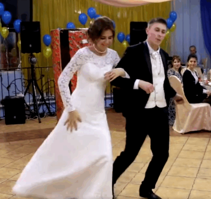 Энергичный танец с сюрпризом на свадьбе