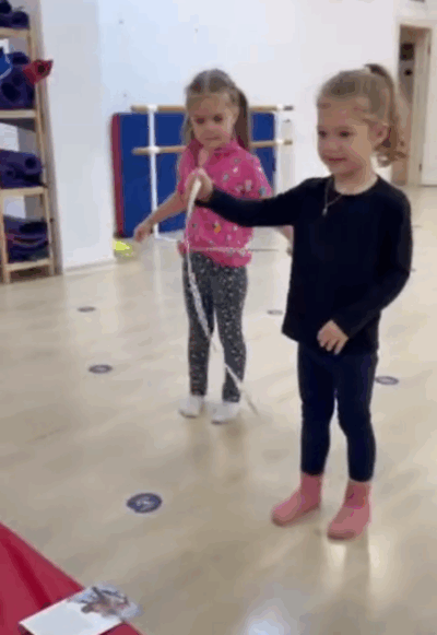 Детские развивашки, пока мамы тренируются