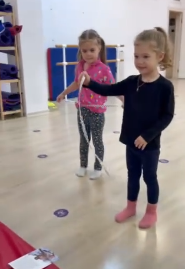 Детские развивашки, пока мамы тренируются